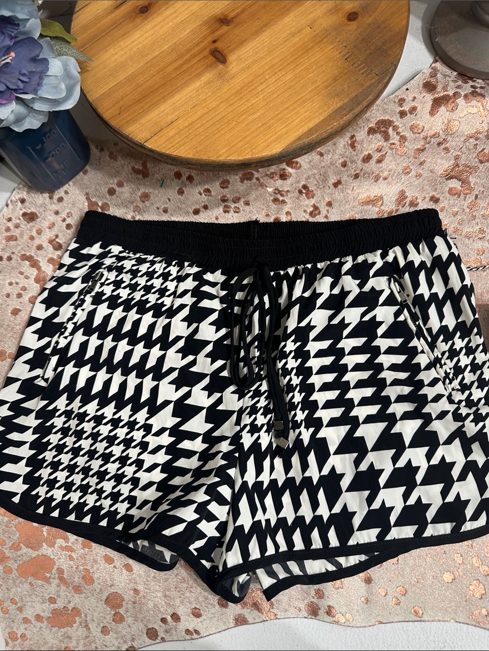 NWT Ezra Black and White Houndstooth Drawstring Shorts
